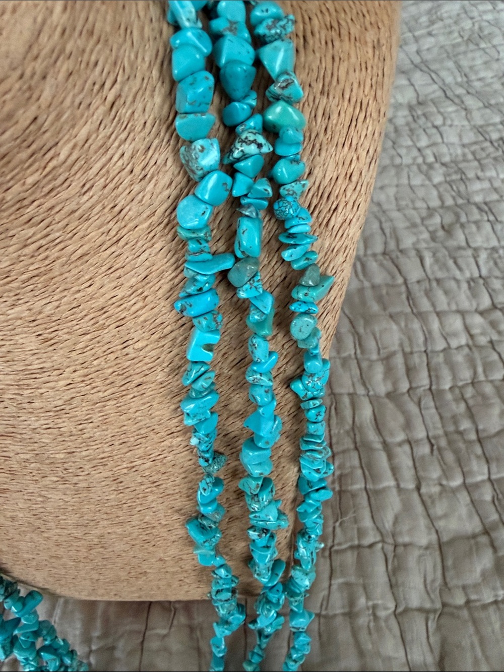 Three strands of beautiful turquoise chips - Picture 7 of 8